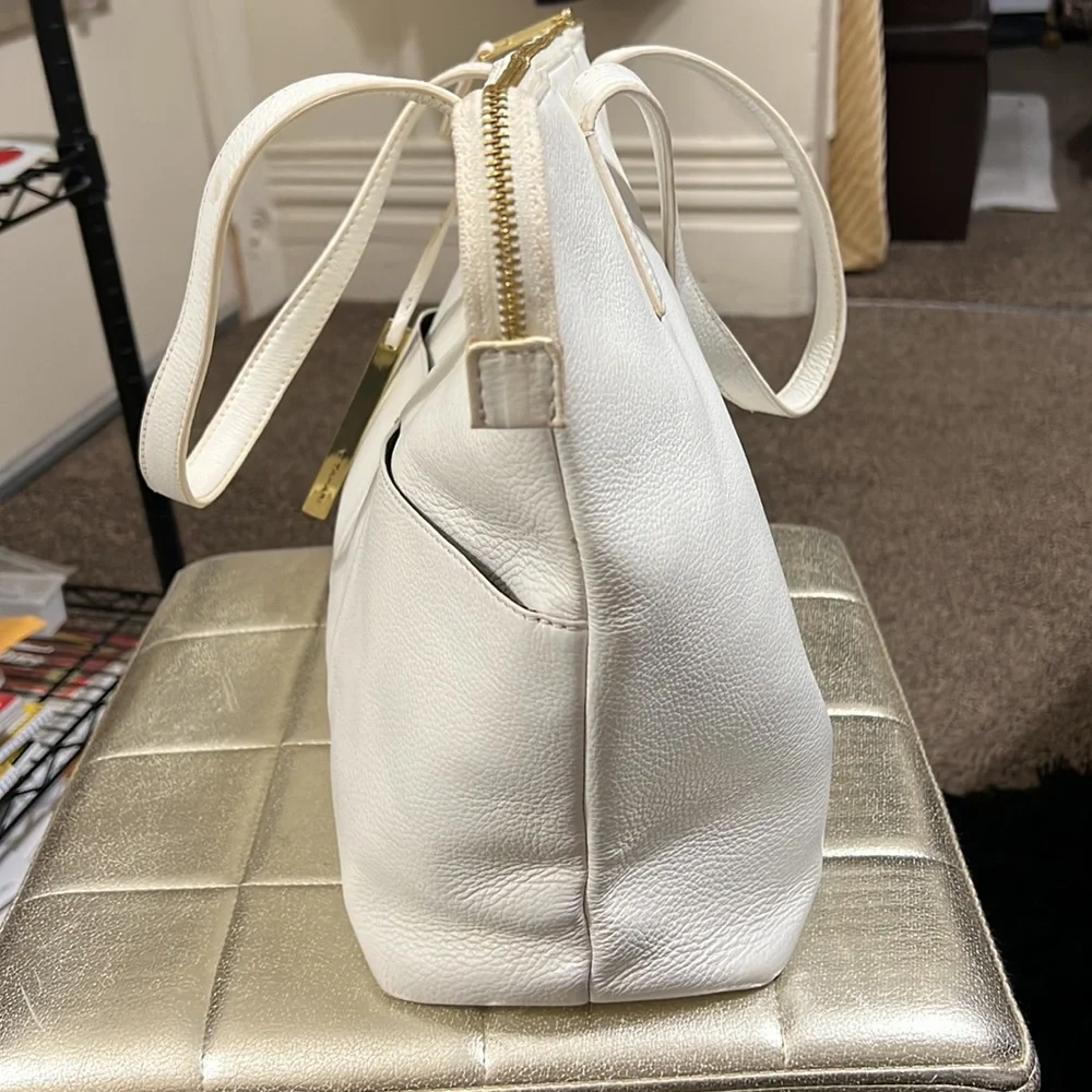 Tahari white leather bag - Picture 6 of 16